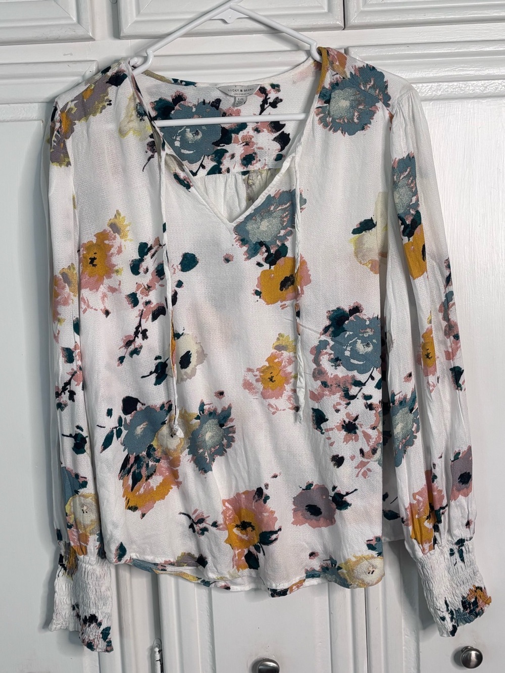 Lucky Brand White Floral V-Neck Blouse with Sage, Mustard & Pink Blooms sz L